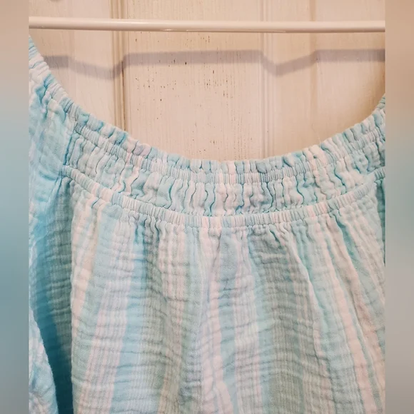 Short Sleeve Blue and White Top - Picture 2 of 4